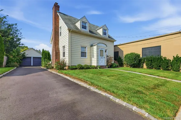 148 Canterbury RD, Williston Park, NY 11596