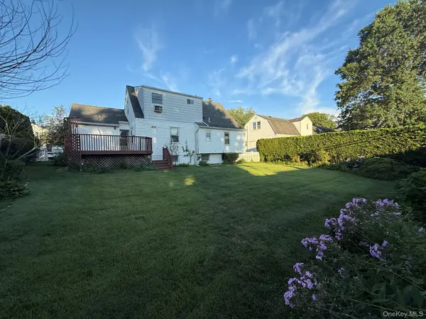 129 Greenway, New Hyde Park, NY 11040