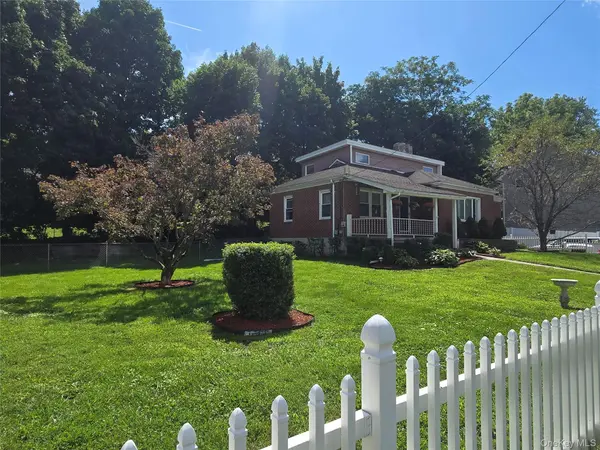 67 Myrtle AVE, New Windsor, NY 12553