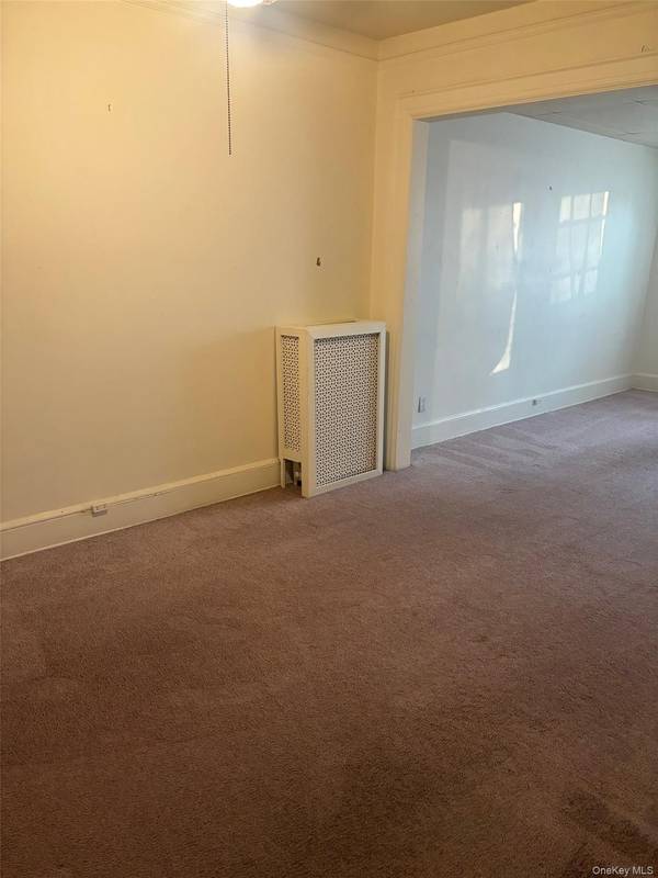 150 Plandome #2, Manhasset, NY 11030