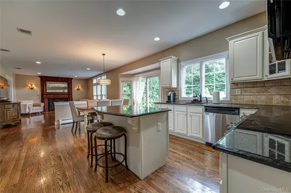 61 Hillside AVE, Saint James, NY 11780