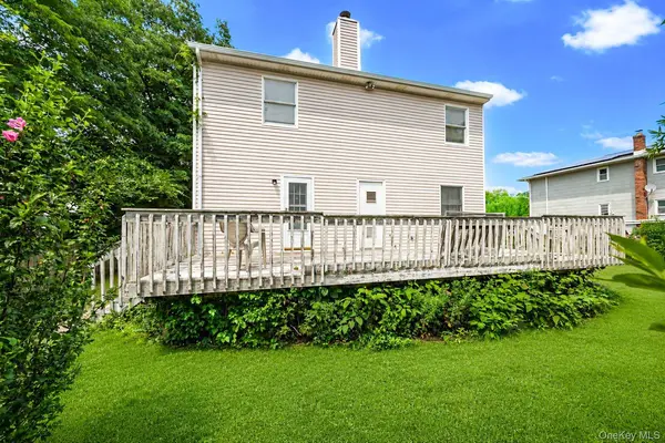 16 Wavecrest DR, Mastic Beach, NY 11951