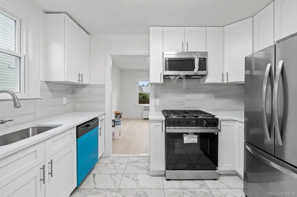 2 Fordham PL, Hempstead, NY 11550