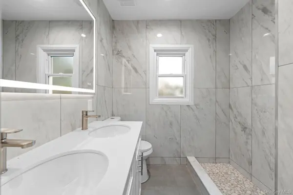 2 Fordham PL, Hempstead, NY 11550