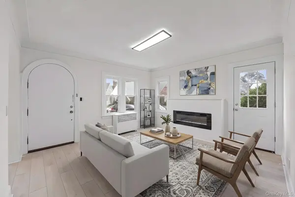 2 Fordham PL, Hempstead, NY 11550