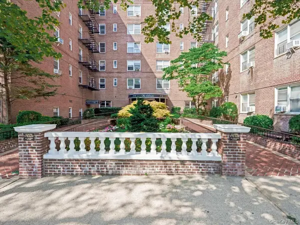 67-12 Yellowstone BLVD #f6, Forest Hills, NY 11375