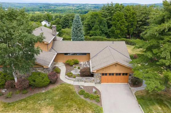 11 Potters LN, Lagrangeville, NY 12540