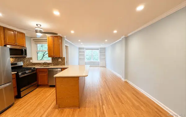 42-30 Douglaston Pkwy #5L, Douglaston, NY 11363