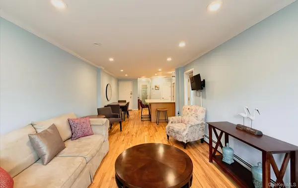 42-30 Douglaston Pkwy #5L, Douglaston, NY 11363