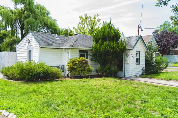 457 Sigmond ST, Freeport, NY 11520