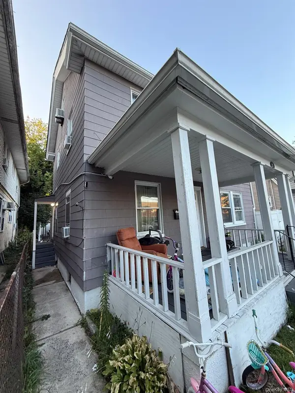 25 Webb AVE, Hempstead, NY 11550