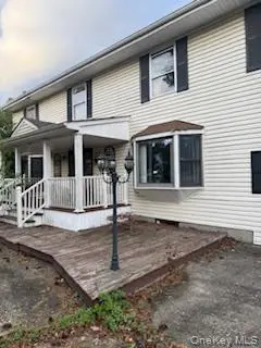 60 Valleywood RD, Commack, NY 11725