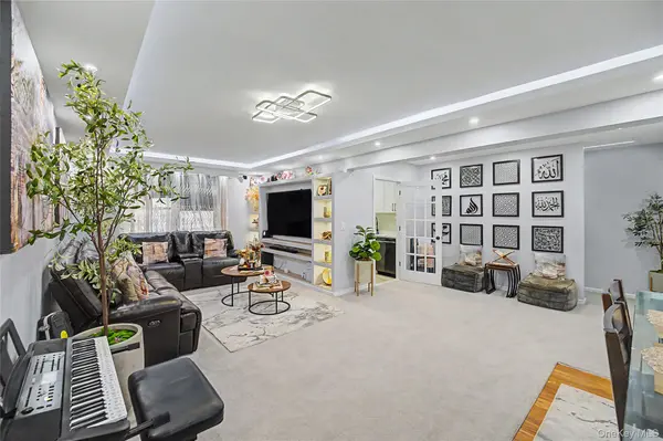 226-26 Union Turnpike #2R, Oakland Gardens, NY 11364