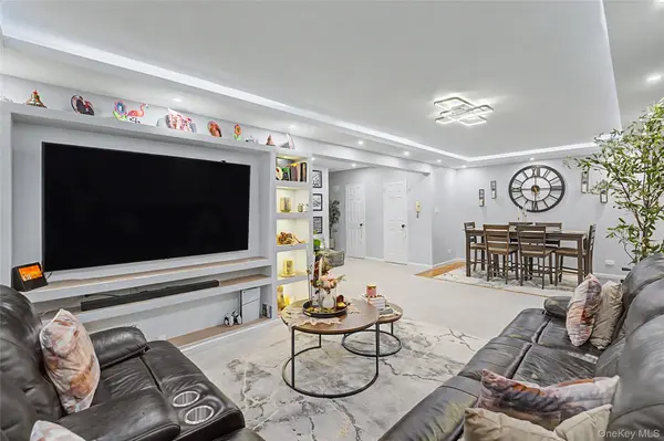 226-26 Union Turnpike #2R, Oakland Gardens, NY 11364