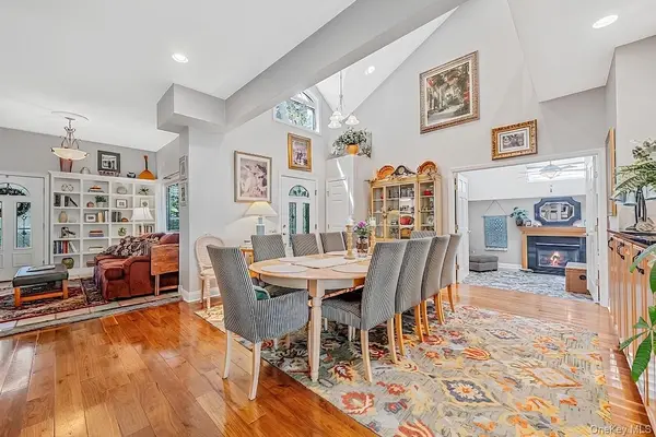 24 Luther PL, Huntington Station, NY 11746