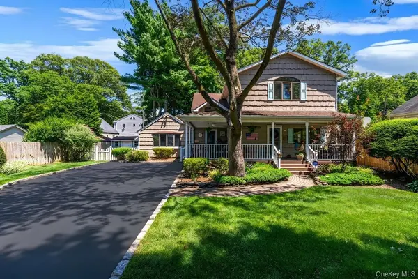 24 Luther PL, Huntington Station, NY 11746