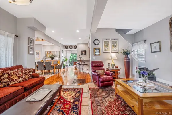 24 Luther PL, Huntington Station, NY 11746
