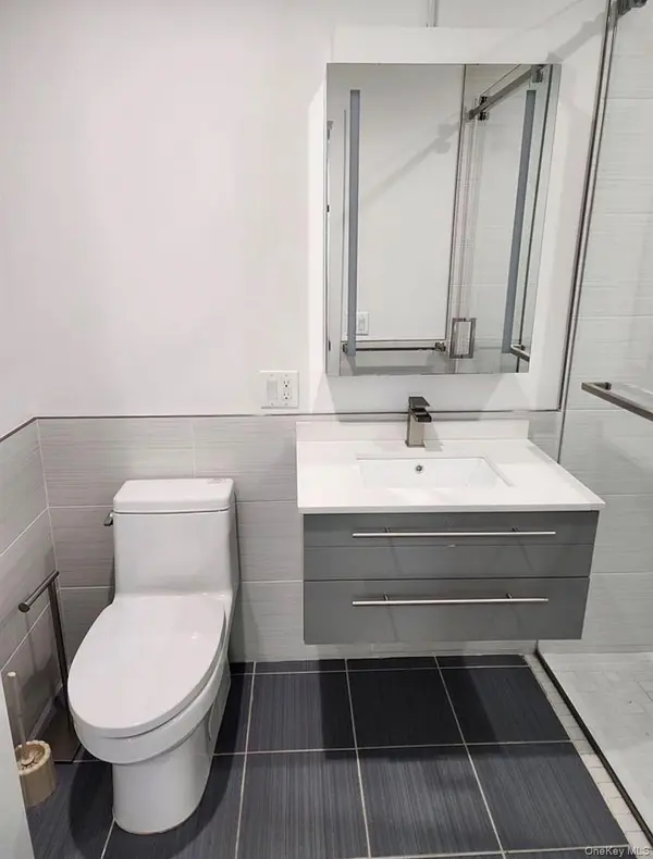 1440 31st AVE #1R, Astoria, NY 11106