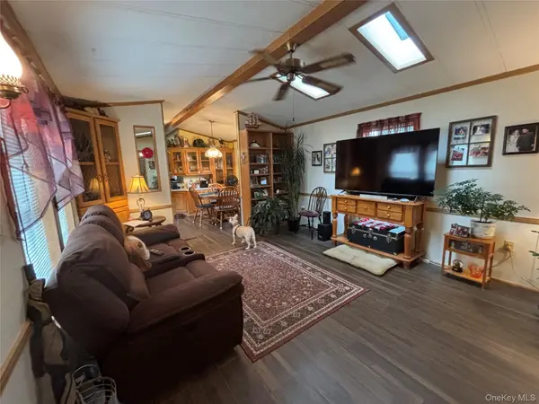 1661 Old Country RD #189, Riverhead, NY 11901
