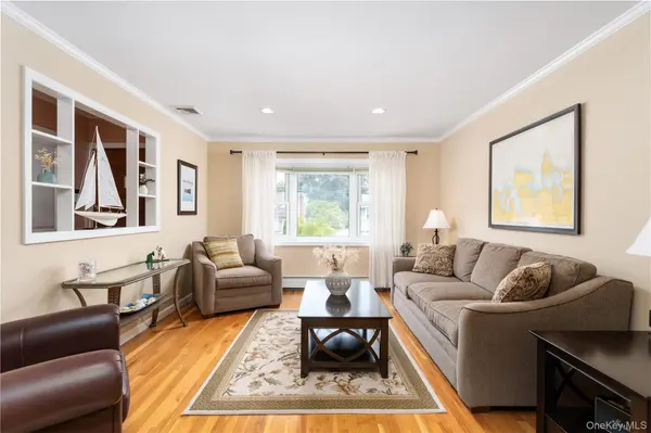 13 Longford ST, Huntington, NY 11743