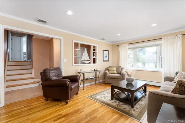 13 Longford ST, Huntington, NY 11743