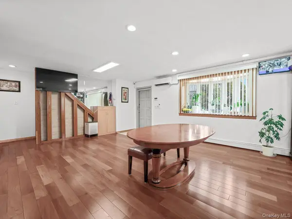 40-08 214th PL, Bayside, NY 11361