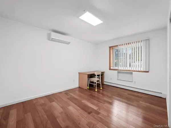40-08 214th PL, Bayside, NY 11361