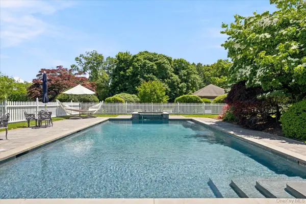 41 Seafield LN, Westhampton Beach, NY 11978