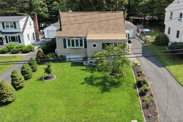 12 Saratoga RD, White Plains, NY 10607