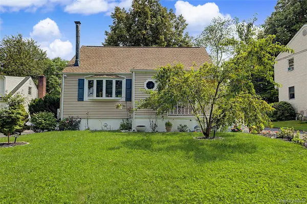 12 Saratoga RD, White Plains, NY 10607