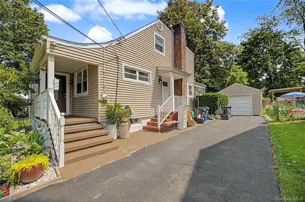 12 Saratoga RD, White Plains, NY 10607