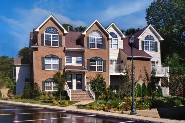 64 Pinnacle DR #64, Port Jefferson, NY 11777
