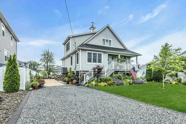 10 Garfield PL, Massapequa, NY 11758
