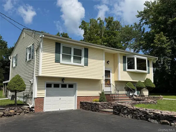 17 Hunter ST, Highland Mills, NY 10930