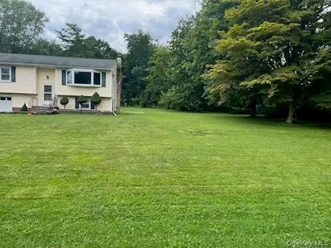 17 Hunter ST, Highland Mills, NY 10930