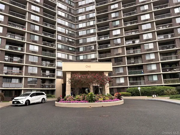 1 Bay Club DR #18L, Bayside, NY 11360