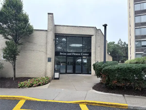 1 Bay Club DR #18L, Bayside, NY 11360