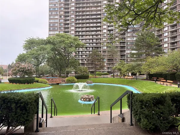 1 Bay Club DR #18L, Bayside, NY 11360