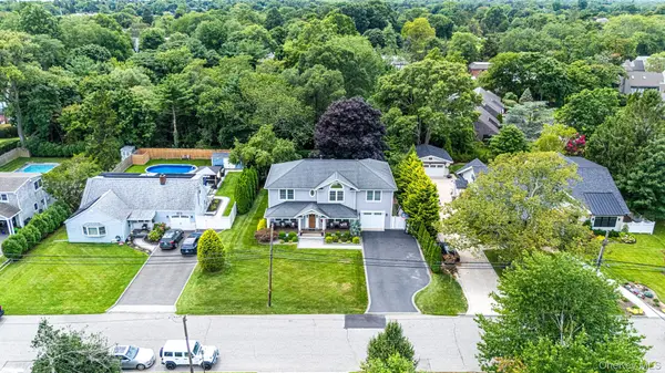 121 Bayway AVE, Bay Shore, NY 11706