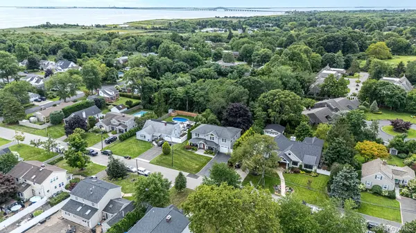 121 Bayway AVE, Bay Shore, NY 11706