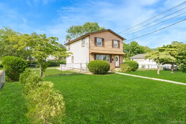 9 Van Cedar ST, Brentwood, NY 11717