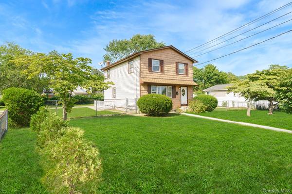 9 Van Cedar ST, Brentwood, NY 11717