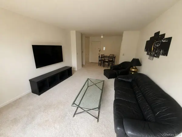 26910 Grand Central Pkwy #4M, Floral Park, NY 11005