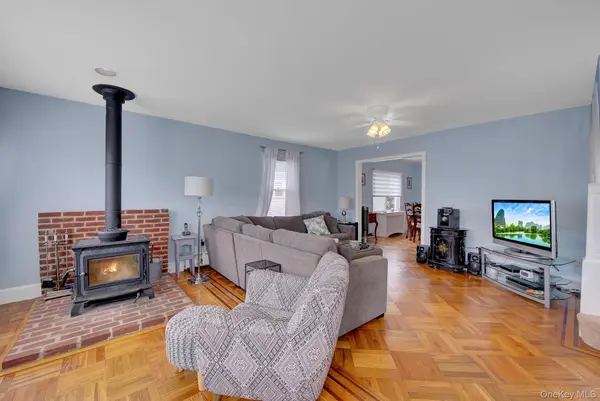 342 E Walnut ST, Long Beach, NY 11561