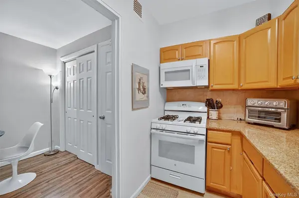 1101 Midland AVE #121, Bronxville, NY 10708