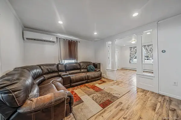 89 Avery AVE, Patchogue, NY 11772