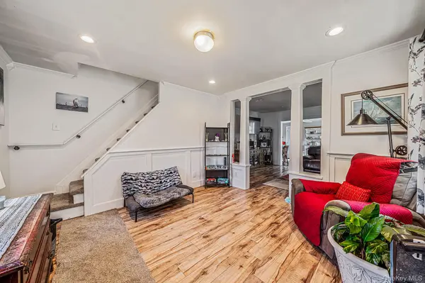 89 Avery AVE, Patchogue, NY 11772