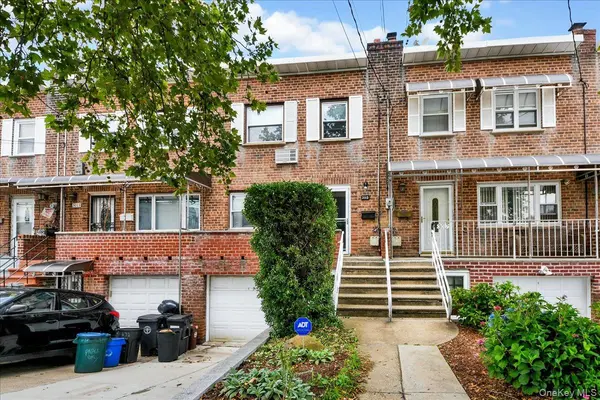 3015 Waterbury AVE, Bronx, NY 10461