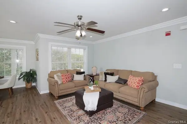 606 Vista View DR #606, Farmingville, NY 11738