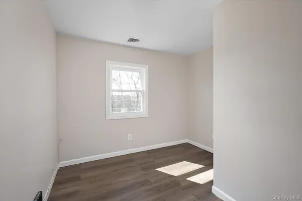 8 E 14th ST, Huntington Station, NY 11746